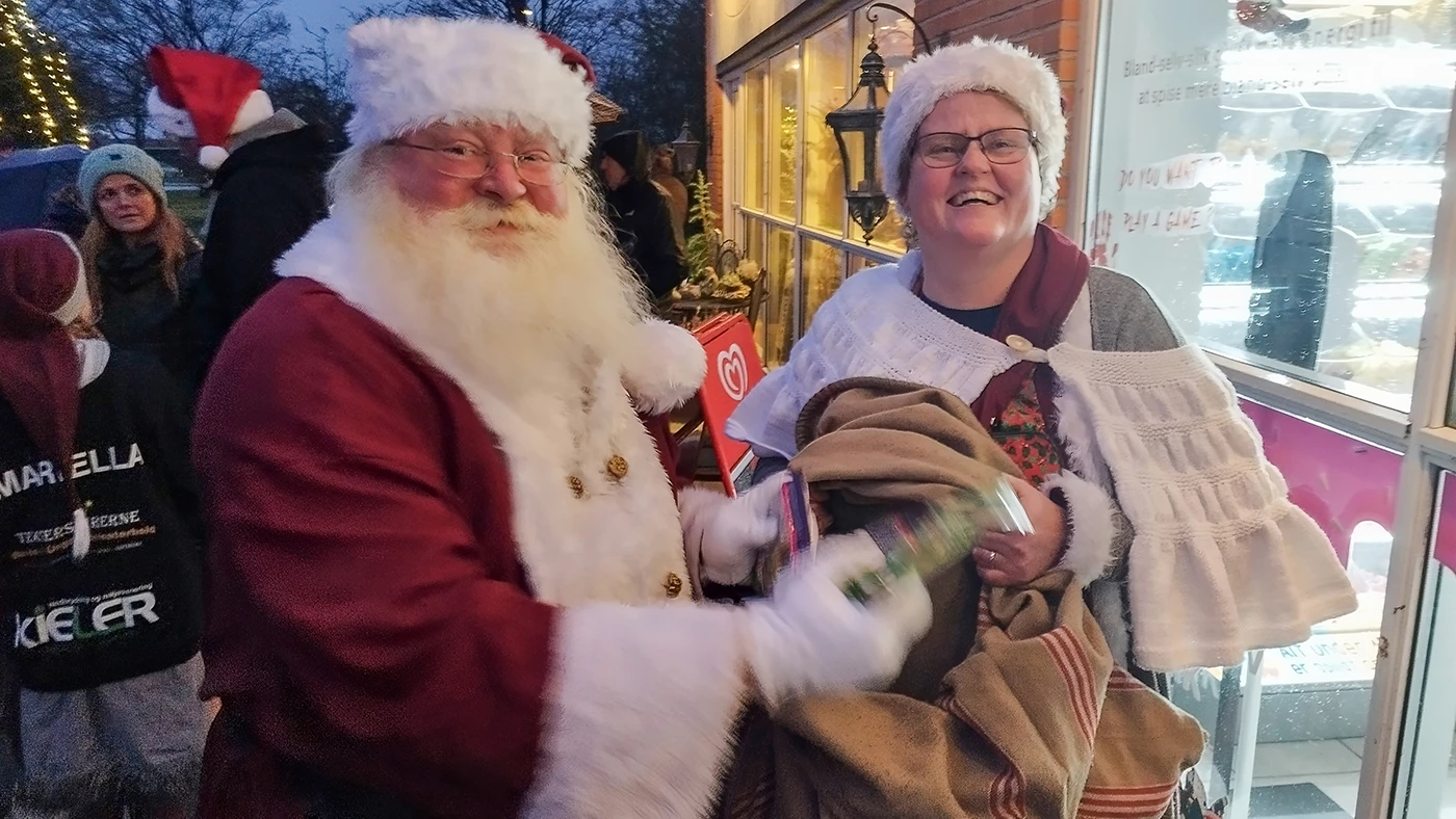 Julemanden og Julemor til Agedrup Juletræstænding
