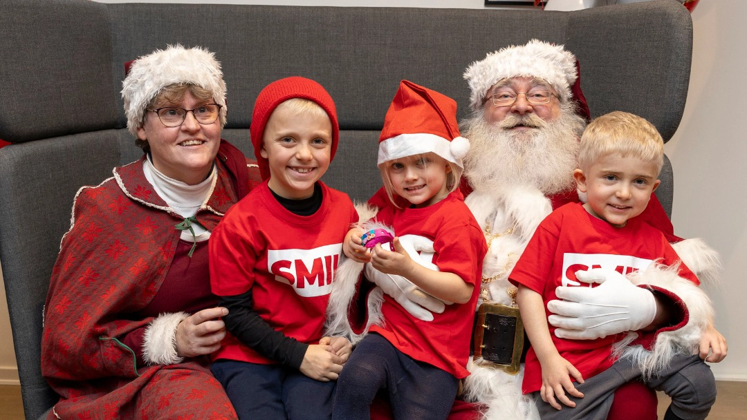 Julemanden og Julemor med Smil Fonden